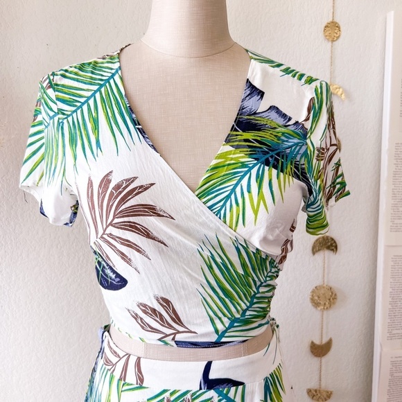 AAKAA Leaf Print Crop Top and Maxi Skirt Two Piece Set - Picture 3 of 16